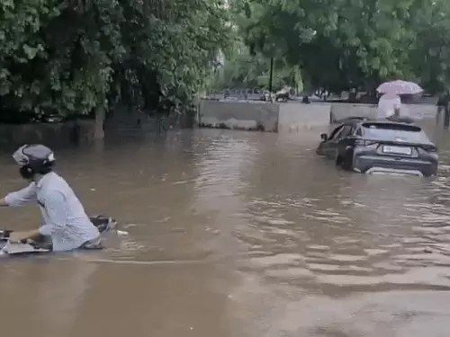 हरियाणा में बारिश बनी आफत, नहर में समाई कार; महिला की मौत, पति लापता 2 ezgif 6ac5130f3e0397 1753957941
