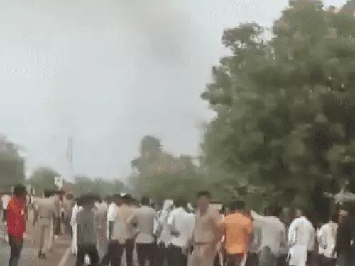 हरियाणा में हिंसा, पथराव, फूंके वाहन, दुकानें जली 2 ezgif 73d3c9ddb19e32 1755009841