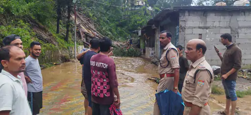 अब उत्तराखंड के थराली में बादल फटा, कई घर और गाड़ियां मलबे में दबीं,राजस्थान-हिमाचल में भी अलर्ट 6