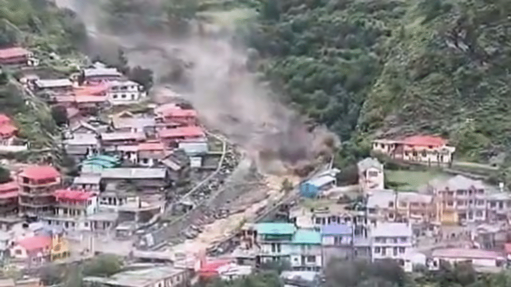 उत्तराखंड के धराली गांव में फटा बादल, मलबे में दबे कई घर, जानें पूरी खबर 2 image 11