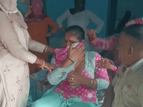पुलिस कर्मचारी के घर बधाई मांगने पहुंचे किन्नरों ने की 1 लाख रुपए की डिमांड, फिर हुआ...... 2 image 164