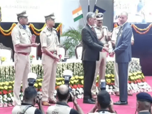 हरियाणा के रिटायर्ड CRPF जवान को मिला जवान को मिला वीरता पदक, नक्सलियों से डटकर लड़े, बच्चों के नाम की सम्मान राशि 3 image 178