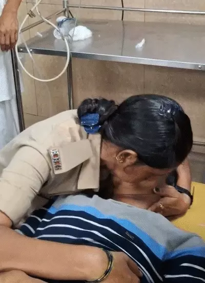 …मृत बेटे को सीपीआर देती रही मां, पर नहीं धड़क सका दिल का टुकड़ा 4 long 81753931505 1753979606