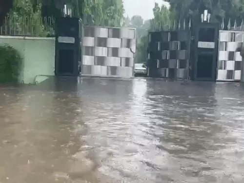 हरियाणा में बारिश बनी आफत, नहर में समाई कार; महिला की मौत, पति लापता 4 whatsappvideo2025 07 31at103642am ezgifcom resize 1753942156